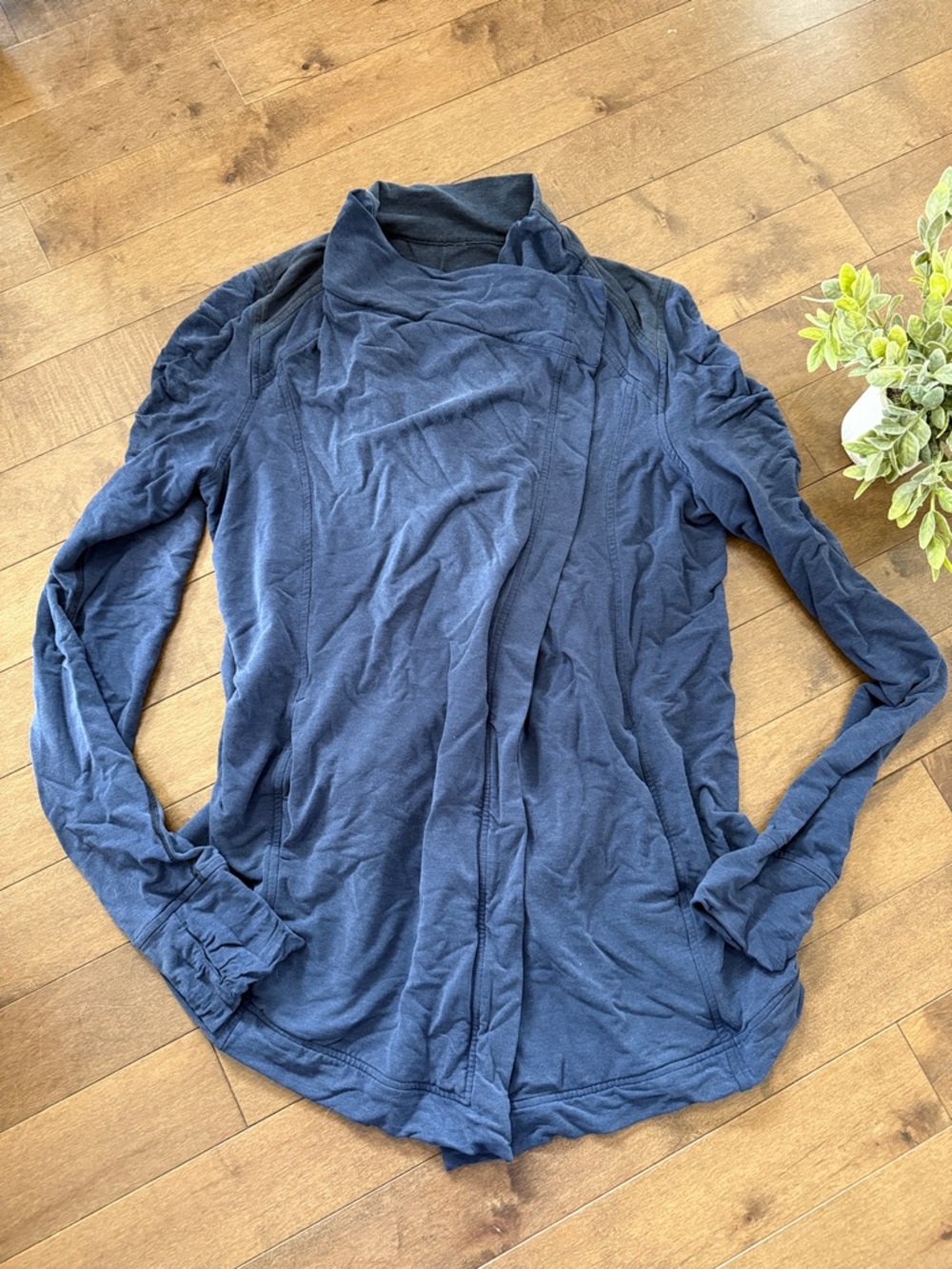 lululemon coast wrap *flawed (well loved)